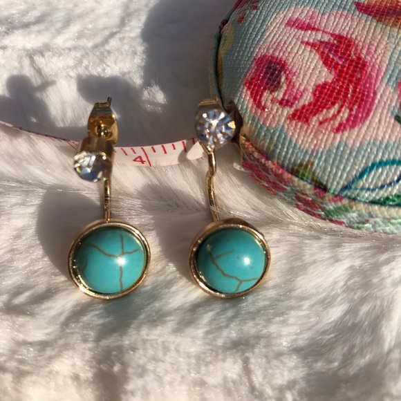 Unique shape earrings with classic style. - Picture 7 of 8